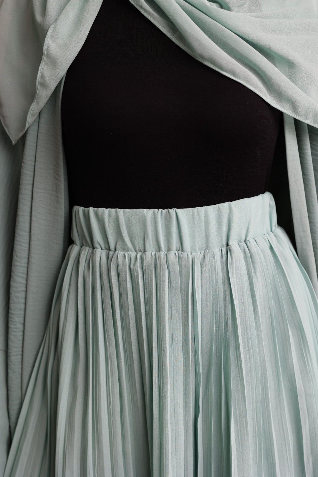 Imperfection on (Mint) Pleated Wide Leg Pants